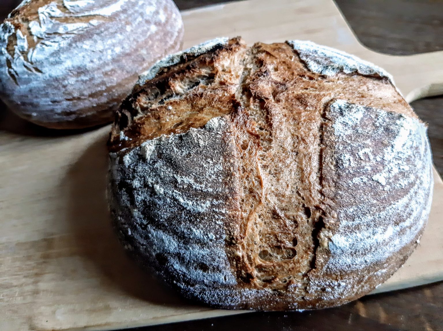 Brot backen mit Sauerteig ohne Hefe: rustikales Bauernbrot - Miris Welt