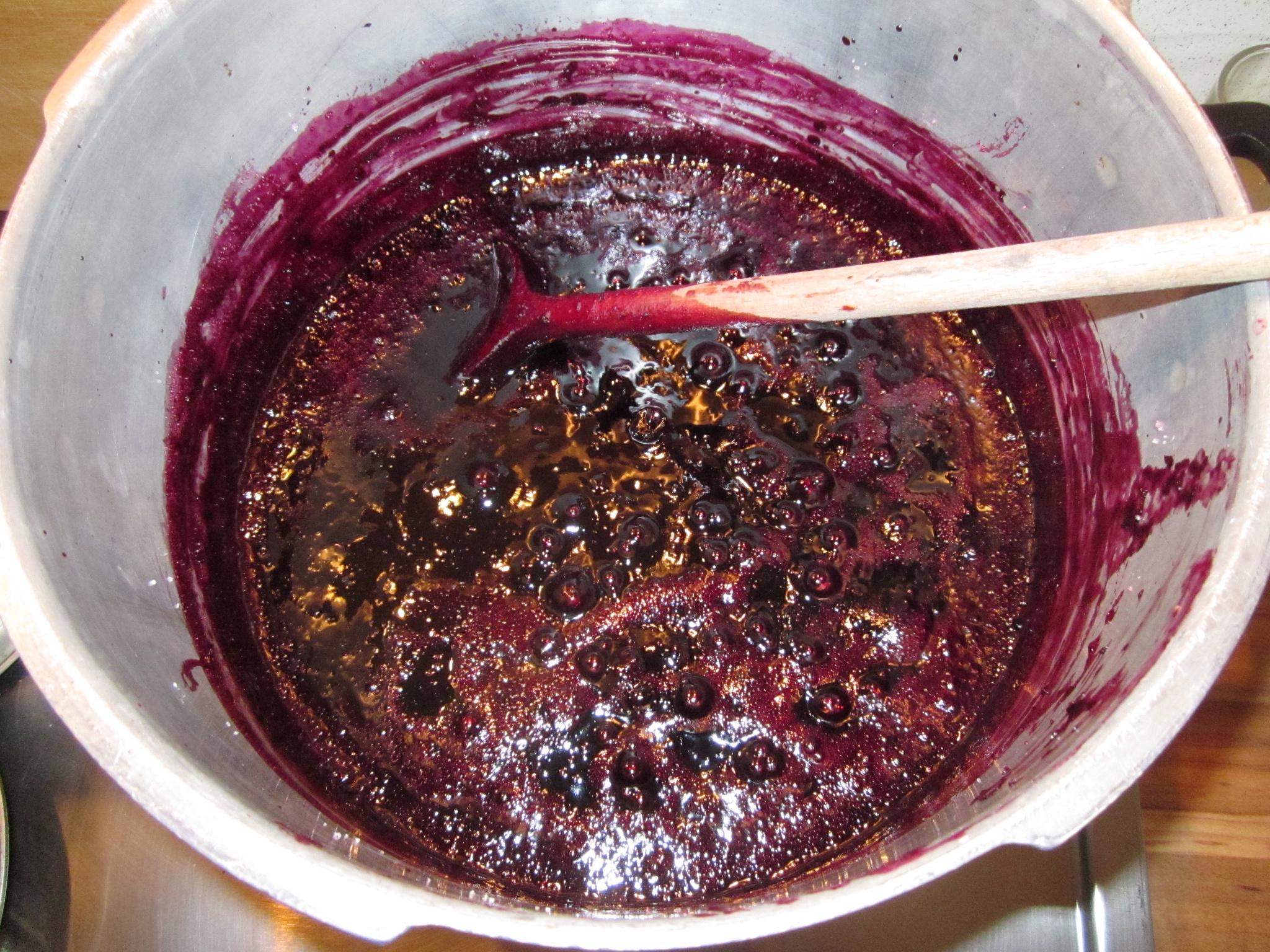 Schwarze Johannisbeeren-Marmelade selber machen - Miris Welt