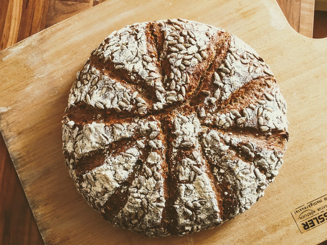 Sonnenblumen-Vollkornbrot