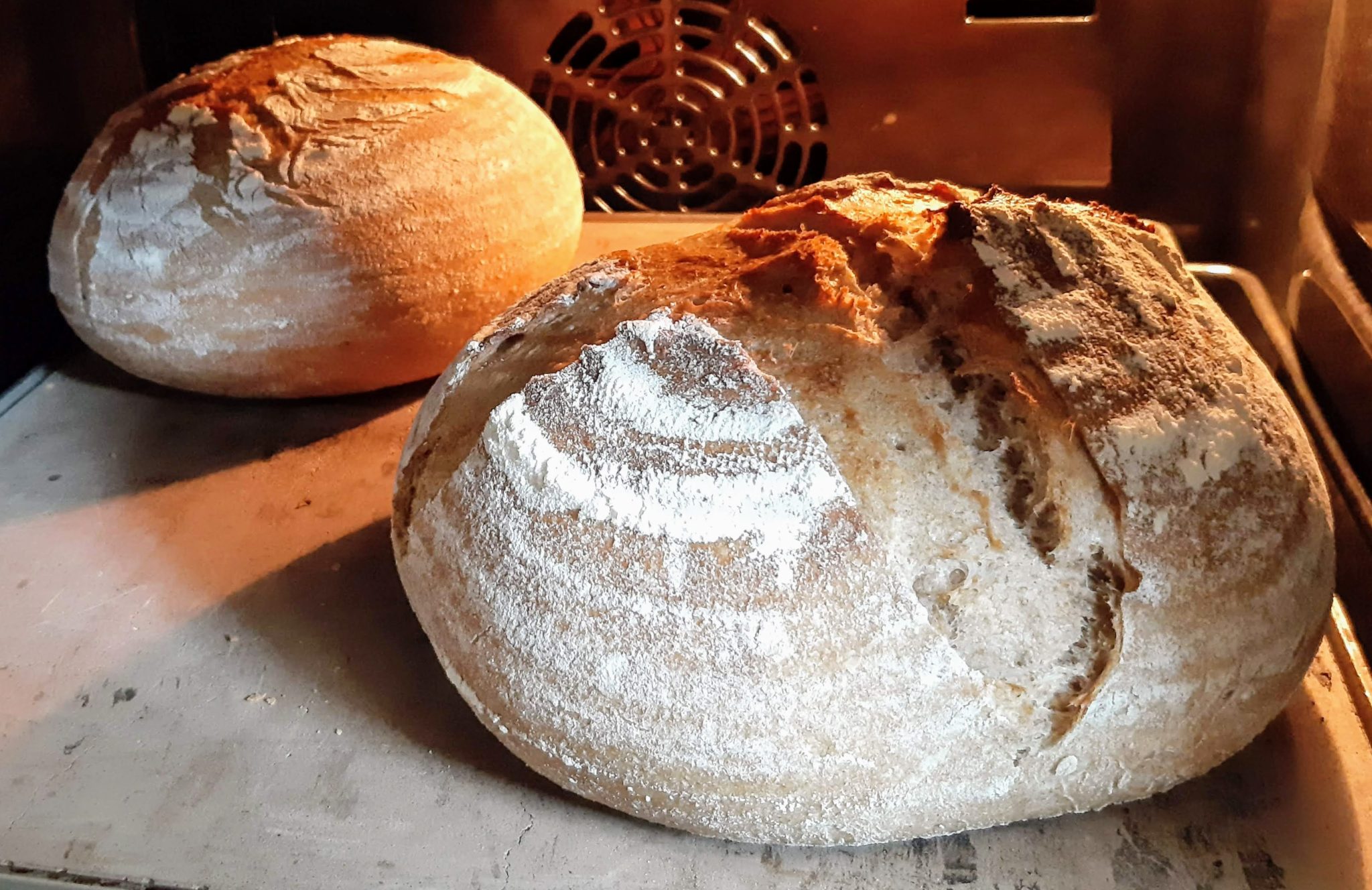 Brot backen mit Sauerteig ohne Hefe: rustikales Bauernbrot - Miris Welt