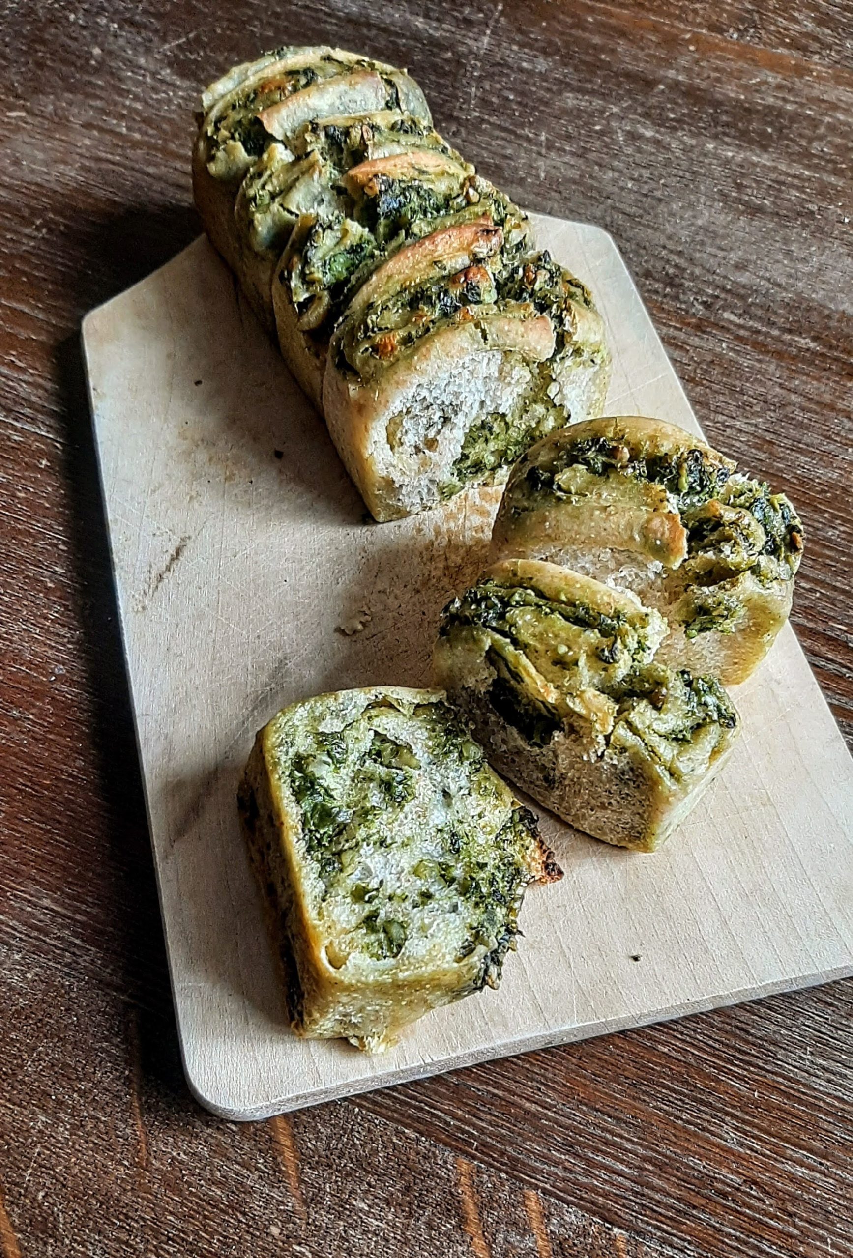 Emmer-Schnecken mit Bärlauchpesto