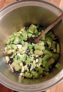 Rhabarber-Chutney vorbereitet