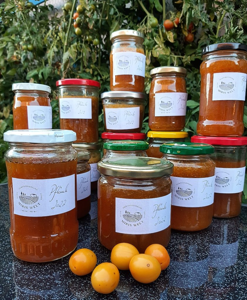 Viele Gläser Kirschpflaumen Marmelade