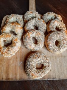 Fertige Sesambagels