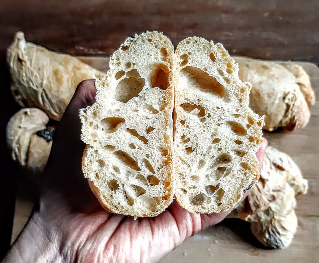 Angeschnittenes Wurzelbrot