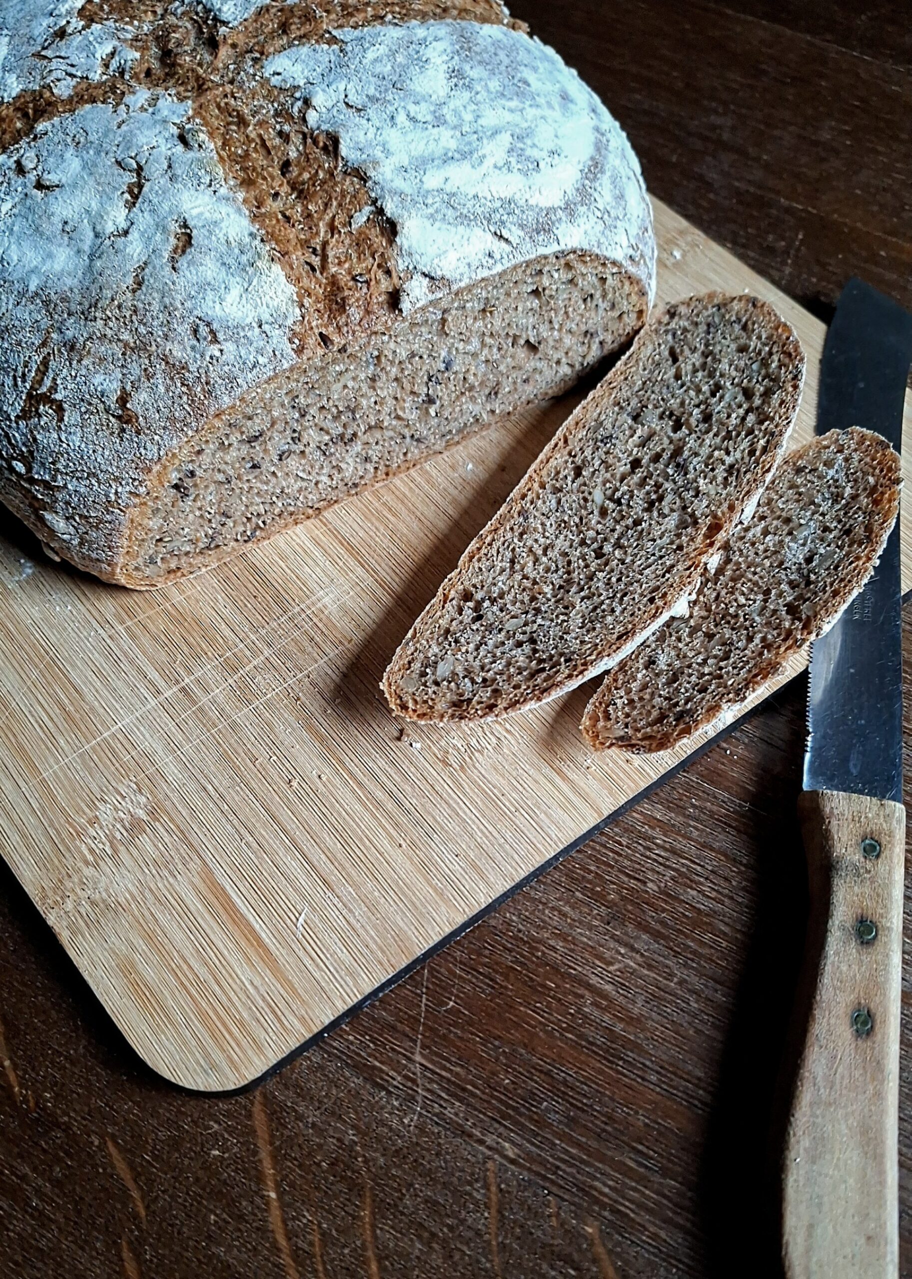 Vollkornmischbrot mit Saaten - Miris Welt