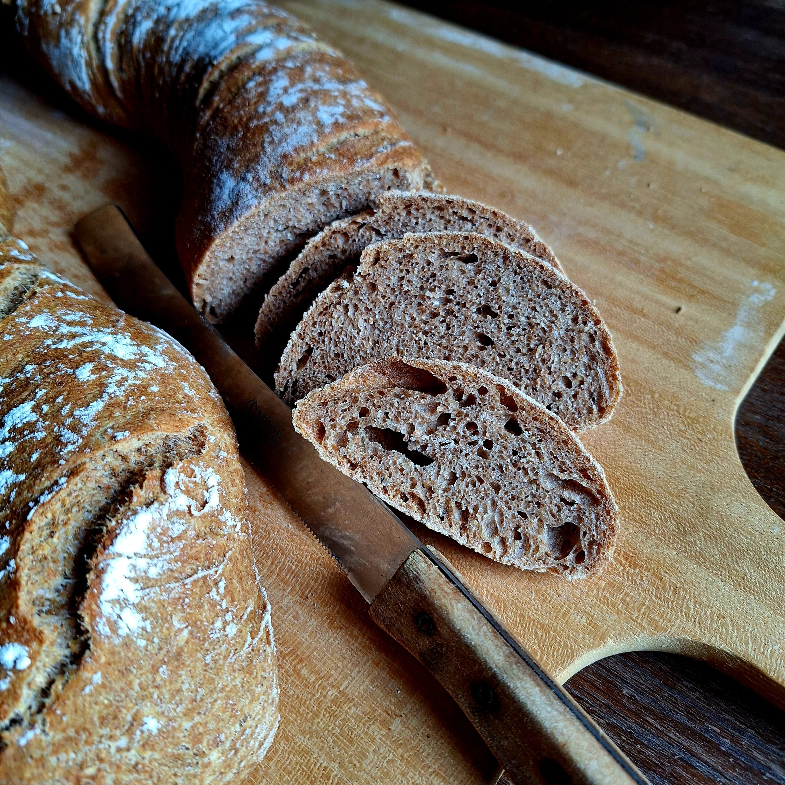 Wurzelbrot angeschnitten